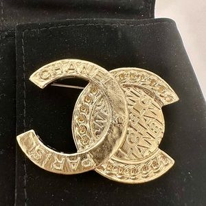 CHANEL light gold brooch